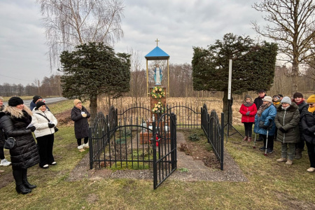 Poświęcenie figurki Matki Bożej Niepokalanej 